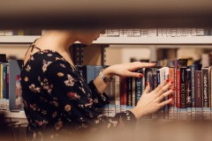 同义词分析：特色、独特、个性