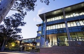 卧龙岗大学：培养领袖，塑造未来！