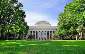 跨越国界，开启你的大学人生新篇章：大学出国留学的五大理由