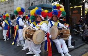 韩国过春节吗?,韩国春节：传统与现代的完美融合