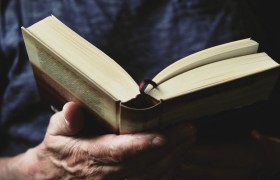 吸血鬼日记：斯特凡的自我介绍，你能学会什么样的英语表达？